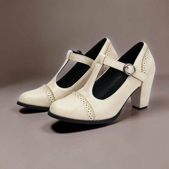 Perforierte Pumps mit Riemchen Sandrine