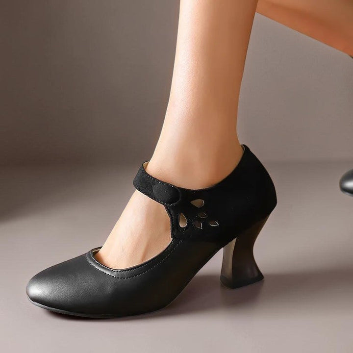 Wildleder Pumps mit Knöchelriemen Camille