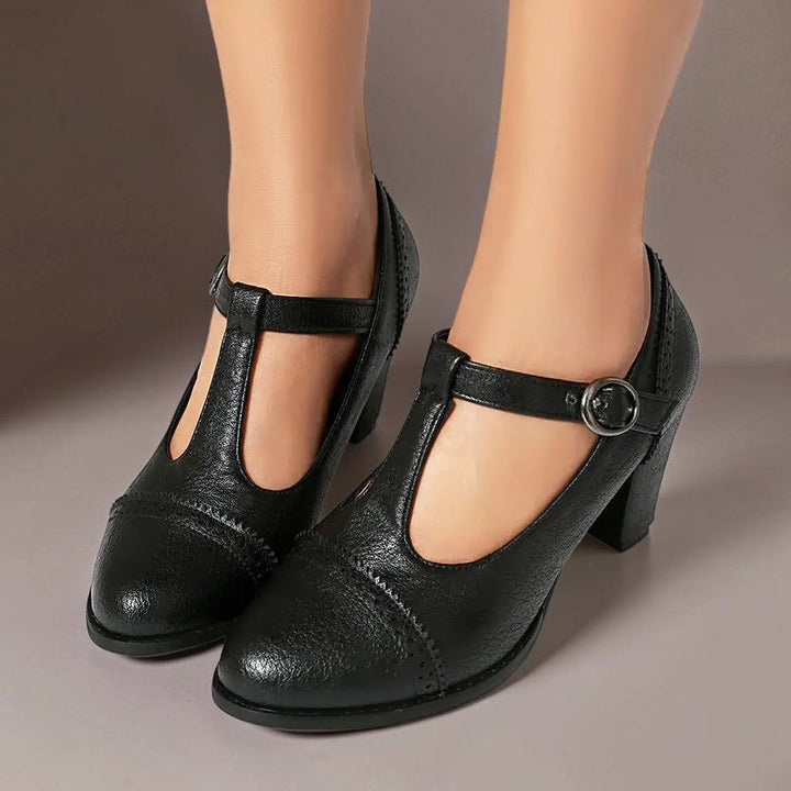Perforierte Pumps mit Riemchen Sandrine