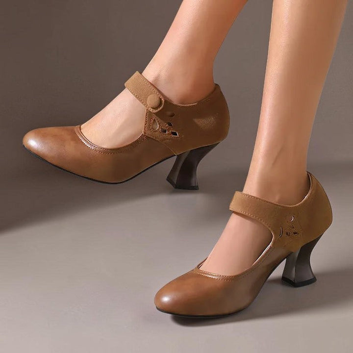 Wildleder Pumps mit Knöchelriemen Camille
