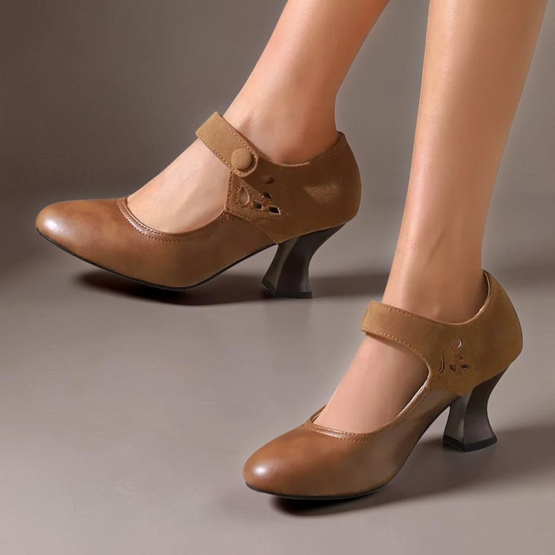 Wildleder Pumps mit Knöchelriemen Camille