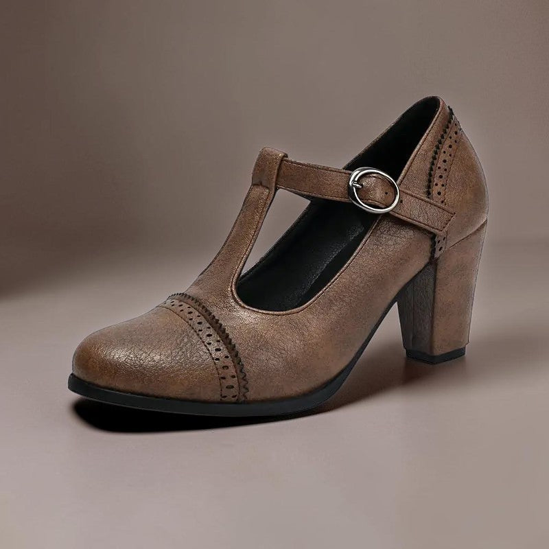 Perforierte Pumps mit Riemchen Sandrine